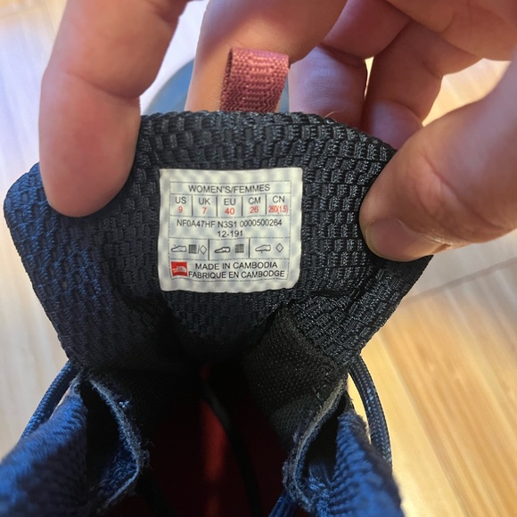 North Face Hiking Boots | Women’s 9 | Water Resistant - Picture 4 of 6